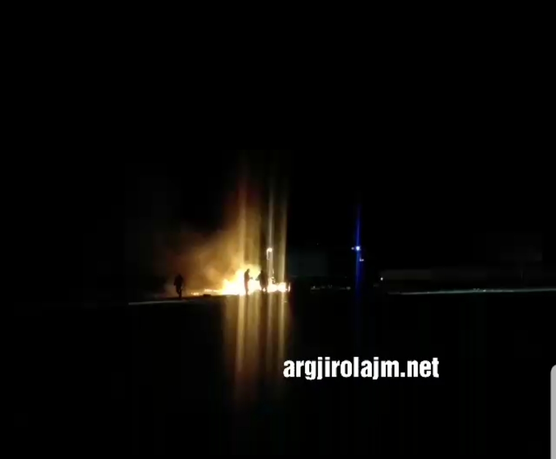 Gjirokastër, zjarr tek Ura e Lumit. Shkrumbohet plotësisht baraka e romëve (VIDEO)