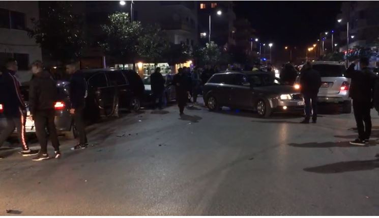 Aksident, 5 makina bëhën ‘përshesh’. Shihni pamjet (VIDEO)