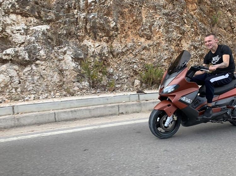 U aksidentua me motor, ndërron jetë në Tiranë i riu nga Saranda
