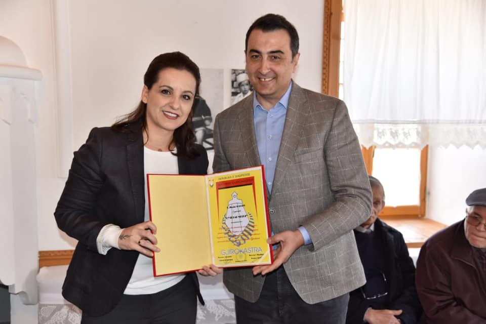 Etnomuzikologu Haxhi Dalipi shpallet ‘Qytetar Nderi’ i Gjirokastrës