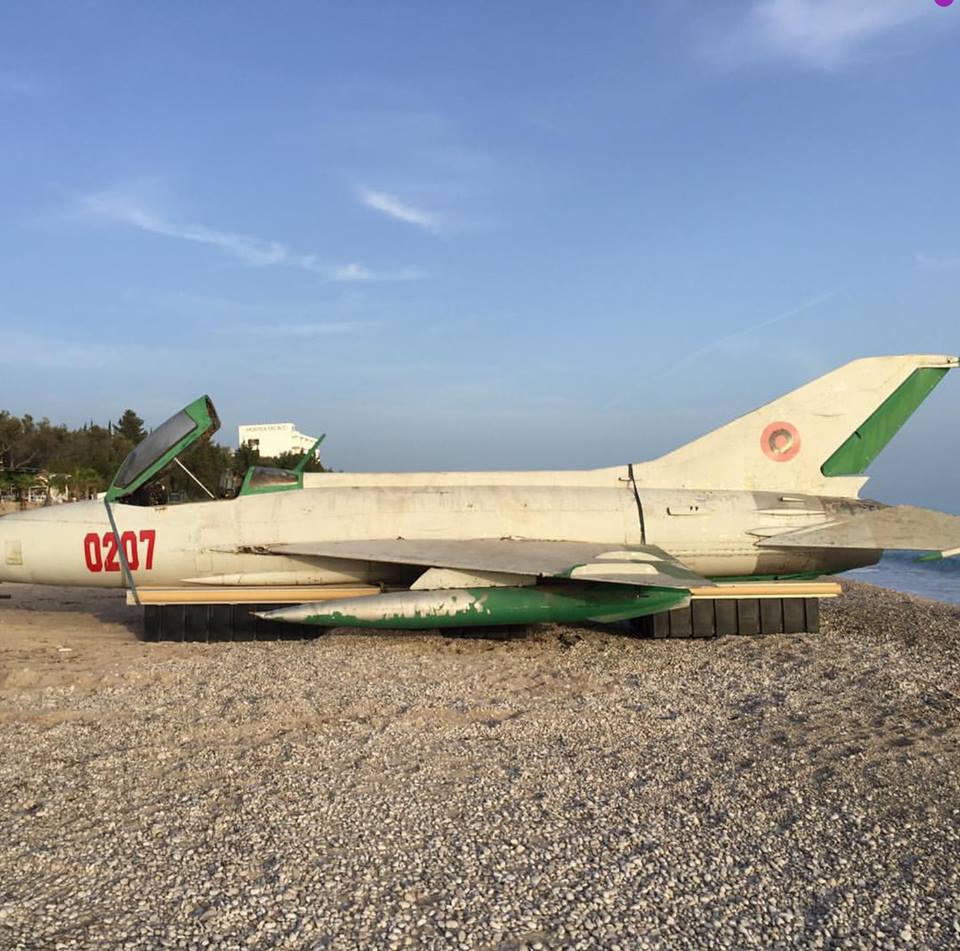 Avioni misterioz në plazhin e Dhërmiut, policia tregon arsyen pse ndodhet aty
