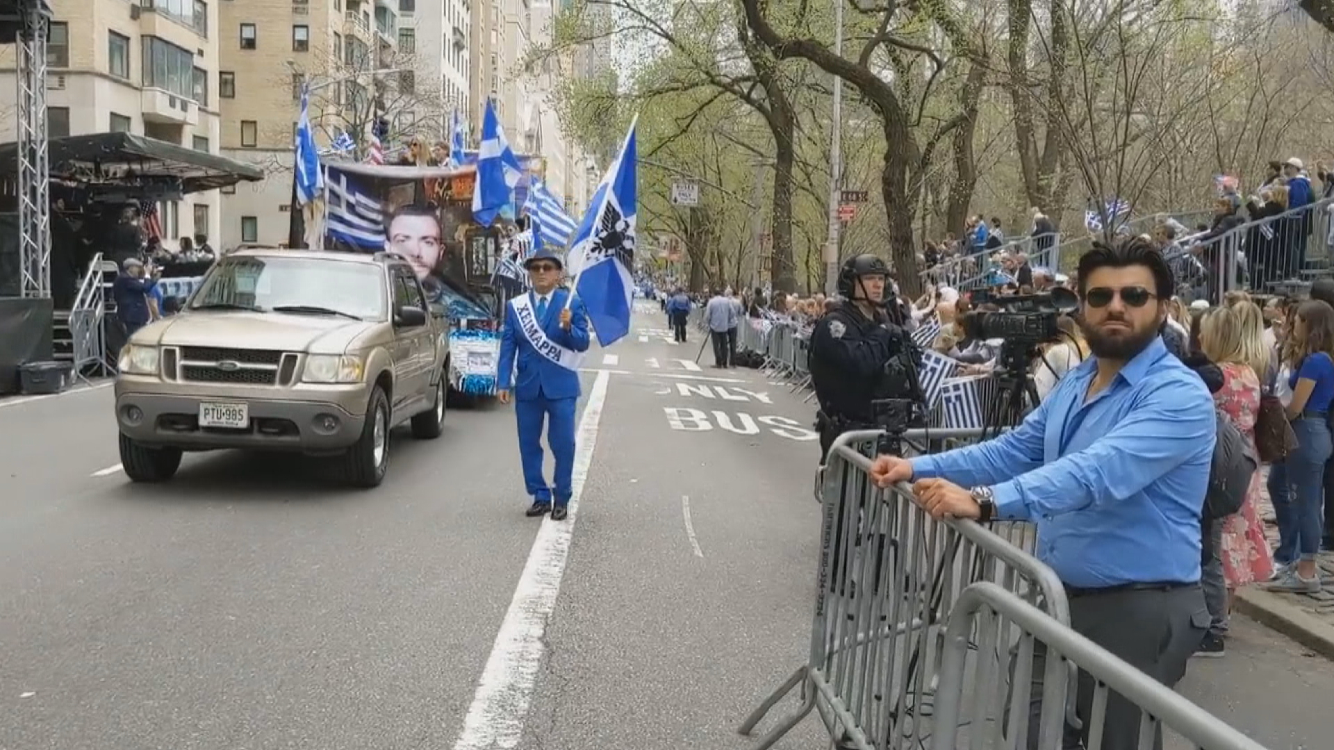 Grekët paradë në SHBA me foton e Kacifasit nga Dropulli