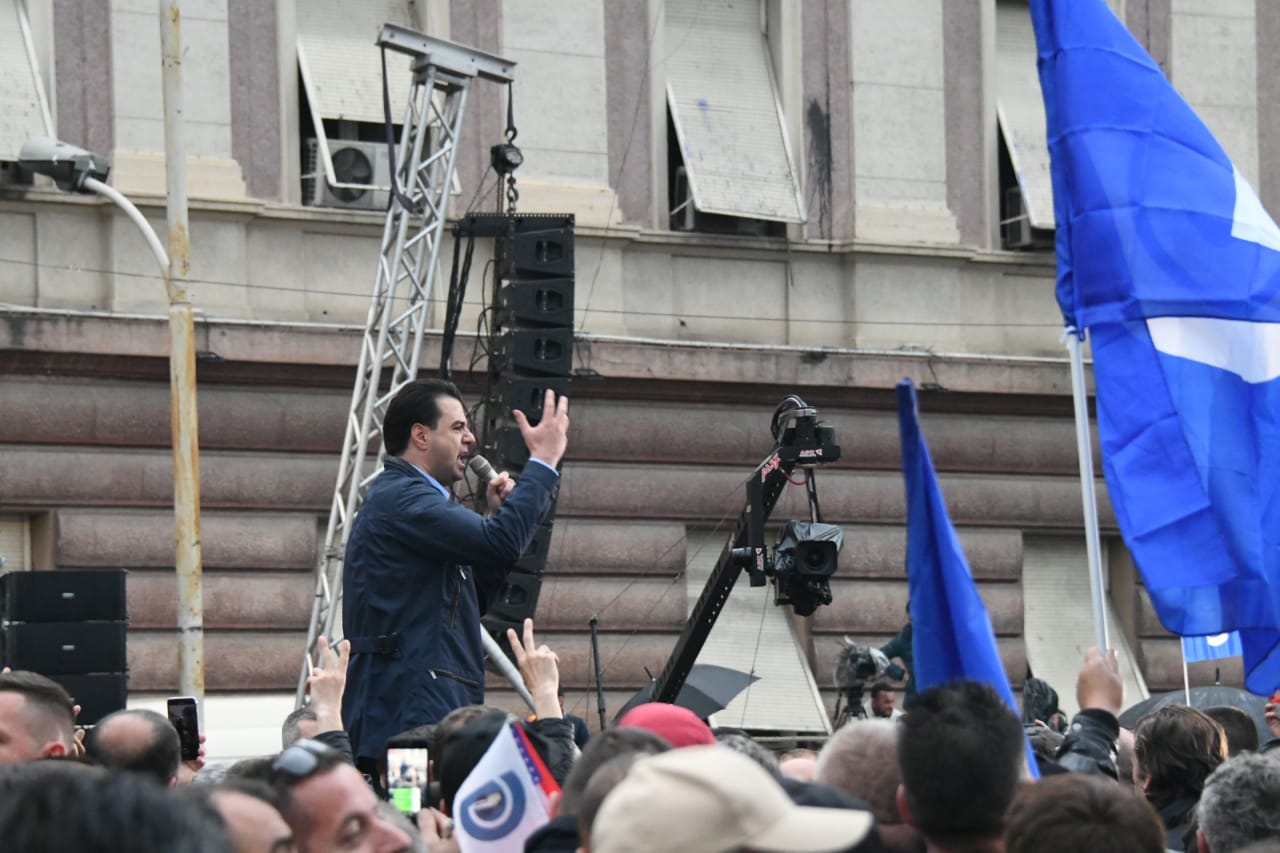 Basha: Muzgu i zi ra për Ramën, populli e ka rrethuar