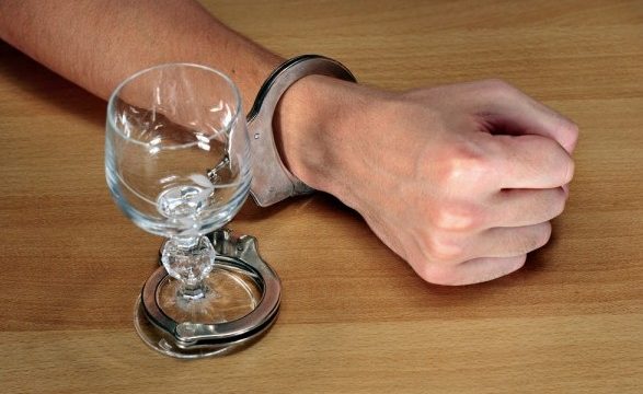 Sa të varur janë shqiptarët nga alkooli dhe droga?!