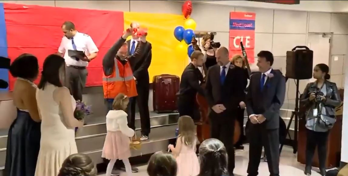 Martohen në vendin ku u takuan 12 vite më parë, nuk do ta besoni se ku