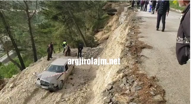 Pamje të rënda nga aksidenti në Tepelenë, shihni ku ka përfunduar makina (VIDEO)