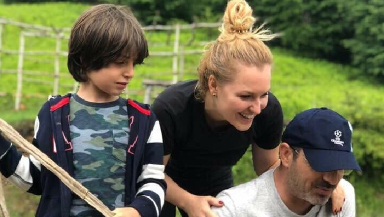 Saimir Tahiri bëhet baba për herë të dytë, djalit i vë të emrin e malit në Tepelenë