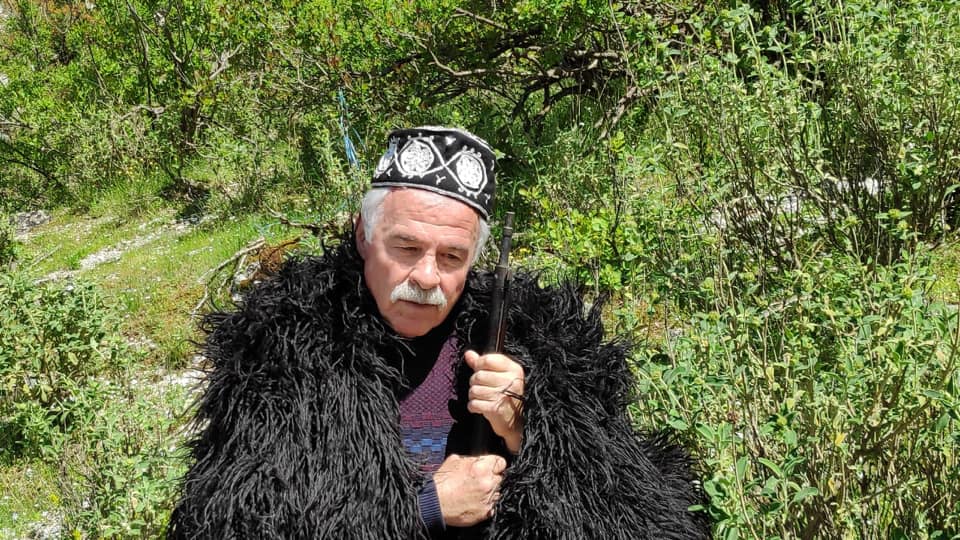 Gjirokastër, ‘rikthehet’ çeta e Çerçiz Topullit (FOTO)