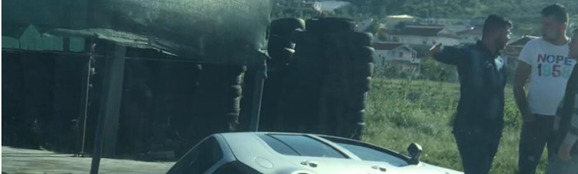 Makina bie në kanal, plagosen dy gra