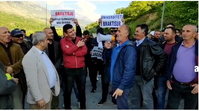 ‘Shpërthen’ militanti i PD Gjirokastër: Spektakolari Lulzim Basha ndrin në gjithë botën, e kemi idhull (VIDEO)