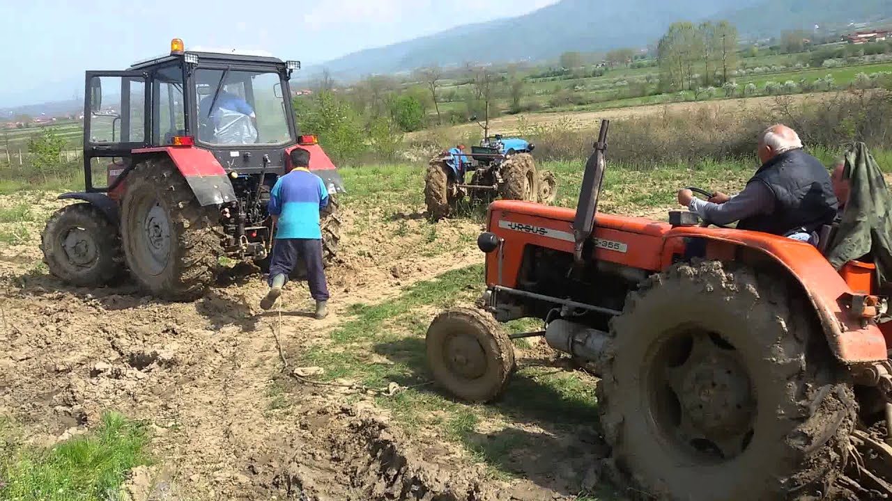 E rëndë/ Emigrantin shqiptar në Greqi e zë poshtë traktori teksa punonte tokën