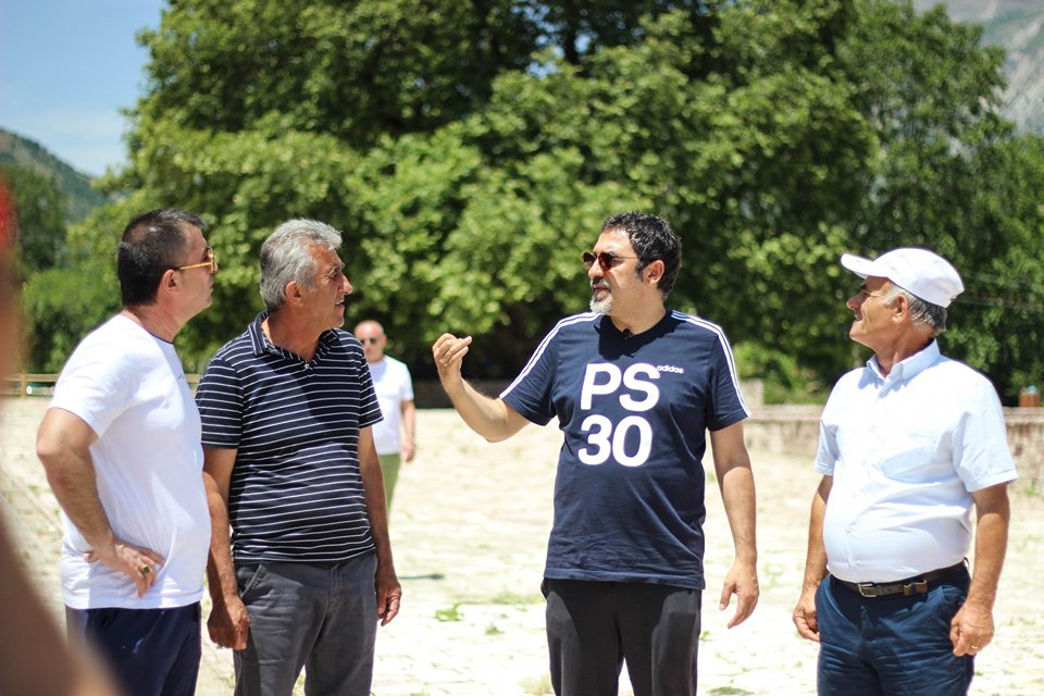 Ministri Çuçi takim me blegtorët në Nivicë: Jemi në bisedime me investitorë arabë. Të zgjerojmë tufat për eksportin e qingjave dhe deleve (FOTO)