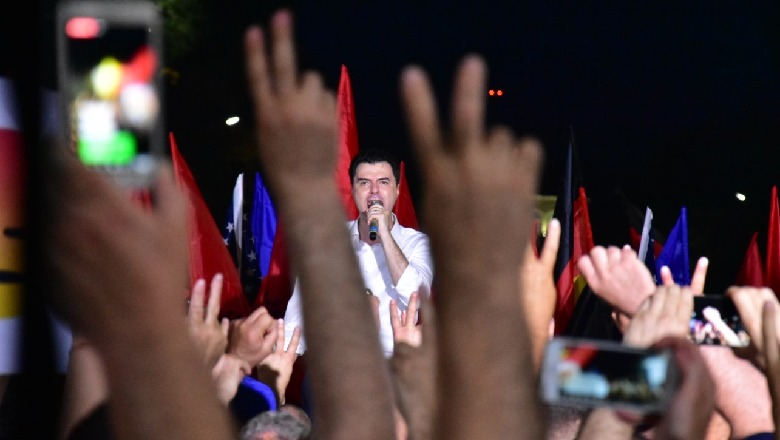 Frika nga ndërkombëtarët, Basha mbyll protestën pa incidente: Marshojmë drejt Parlamentit