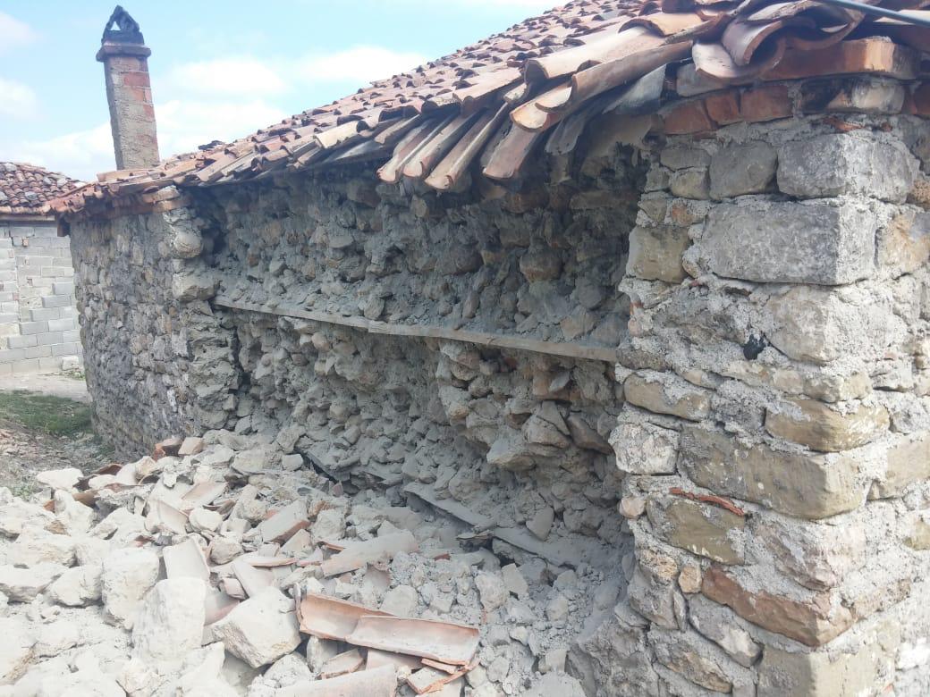 Shihni pasojat e Tërmetit 5.3 ballë në juglindje të vendit (FOTO)