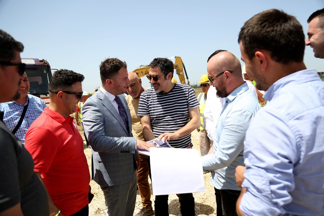 Nis ndërtimi i qendrës së grumbullimit bujqësor më të madhe në rajon, ministri Çuçi inspekton punimet