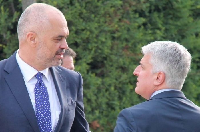 Rama gajaset së qeshuri, Pandeli Majko i shpjegon përse gjirokastritët nuk blejnë frigoriferë