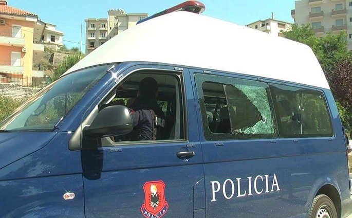 Gjendet pa jetë në furgon oficeri i policisë