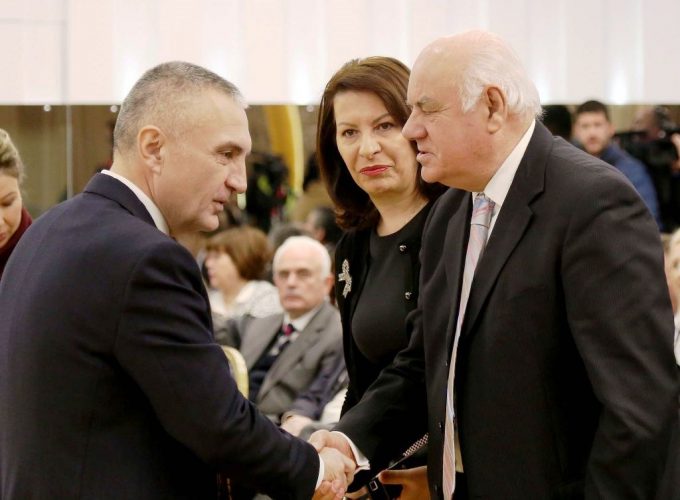 Lëvizjet e Presidentit/ Moisiu “kryqëzon” Metën