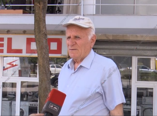 Meta anuloi datën e zgjedhjeve, ja çfarë mendojnë në Gjirokastër (VIDEO)