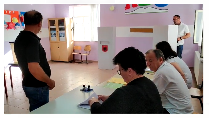 Në Gjirokastër votohet (VIDEO)