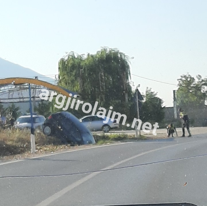 Tjetër aksident në Gjirokastër, makina përfundon në kanal pranë Kordhocës