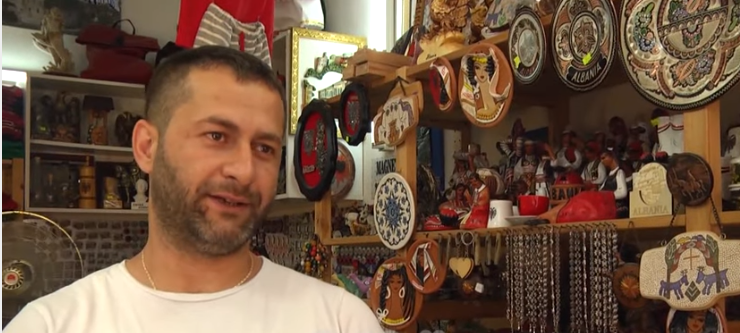 Gjirokastër, bizneset ankohen nga punimet për kalldrëmin dhe kriza politike: S’kemi turistë… (VIDEO)