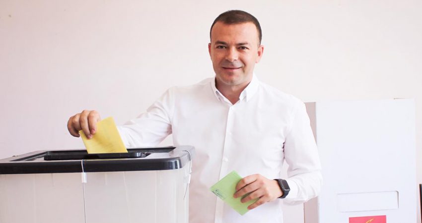 Risitë e 30 qershorit: Për herë të parë, PS “merr” Shkodrën e Tropojën (dhe një president që nuk voton)