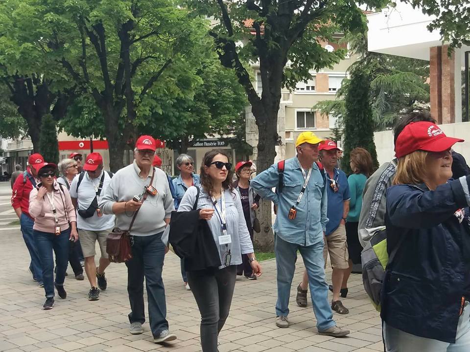 Pas Mihalit, tjetër incident me turistët: Na rrëmbyen valixhen me rroba, hungarezit i thyen xhamat