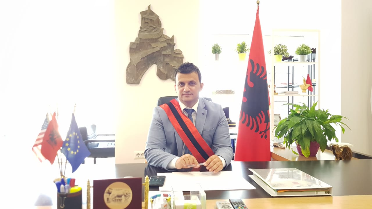 Flamur Golemi nis detyrën si kryebashkiaku i Gjirokastrës (FOTO)