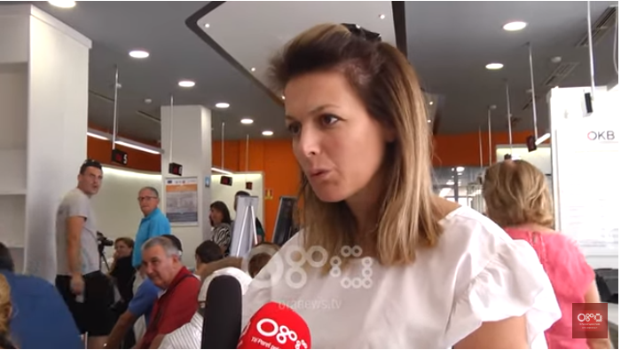 Gjirokastër, më shumë se 4 orë në radhë për të bërë pasaportën (VIDEO)