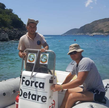 Pushuesi rrezikon jetën, shpëtohet nga Forca Detare