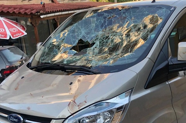 Rrahu turistët sepse nuk i pëlqyen ushqimin, arrestohet pronari i restorantit. Është kushëri i Koço Kokëdhimës