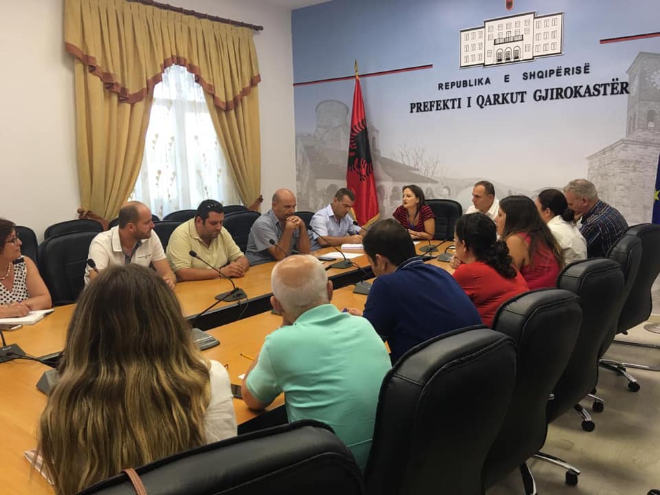Gjirokastër, tryezë teknike për parandalimin e trafikimit të qenieve njerëzore