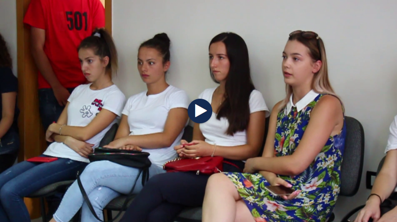 Programi i nxitjes për punësim: 50 studentë të Gjirokastrës provojnë se si është të punosh (VIDEO)