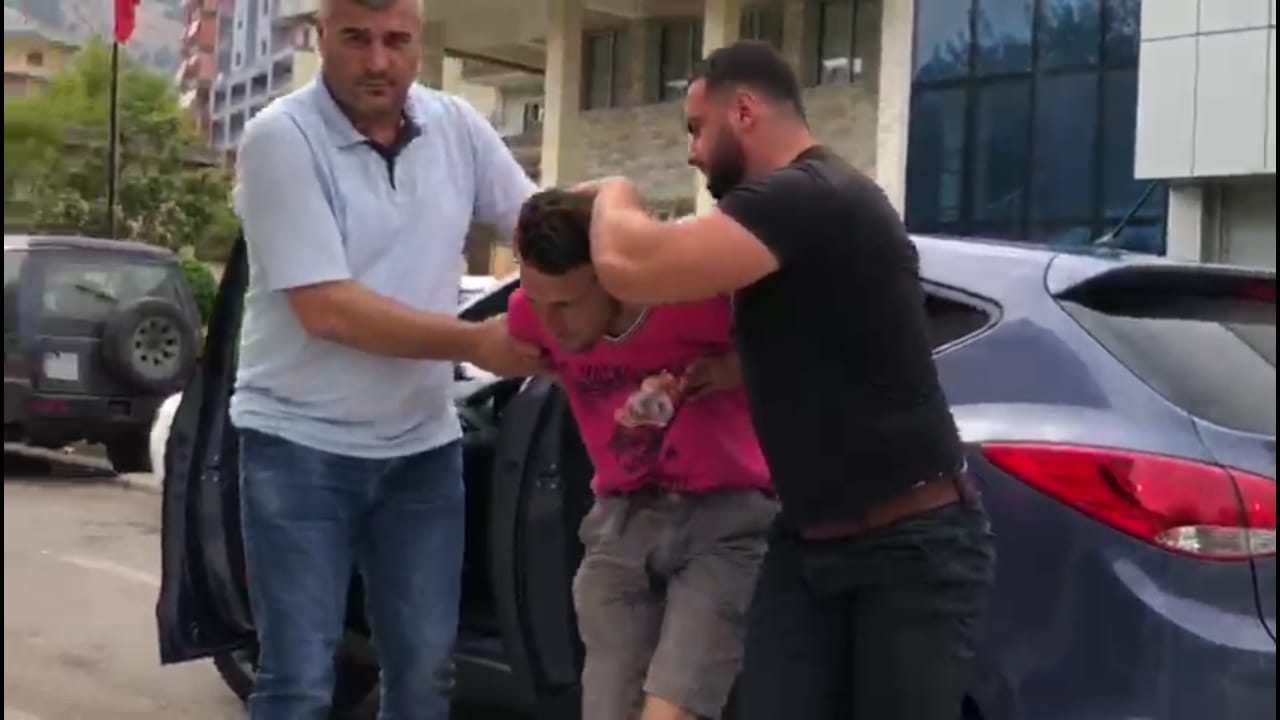 Para hetuesve të Gjirokastrës, 35-vjeçari tregon përse vrau babain me sëpatë