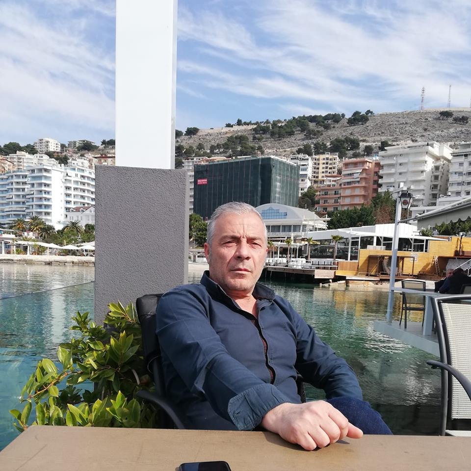 ‘Bie’ një tjetër drejtor në Sarandë, shkarkohet kreu i OSHEE-së