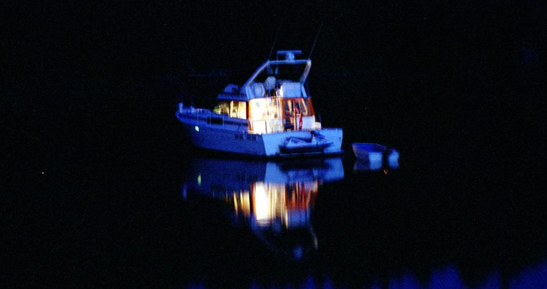 Alarm në Vlorë, bllokohet në Karaburun një anije me turistë