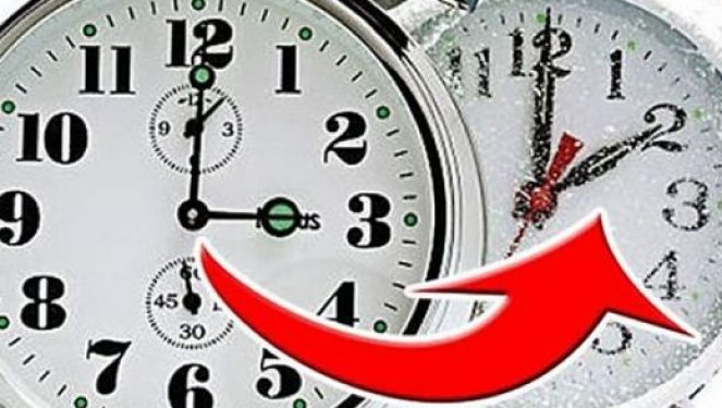 Ndryshon ora, të dielën do të fleni një orë më shumë