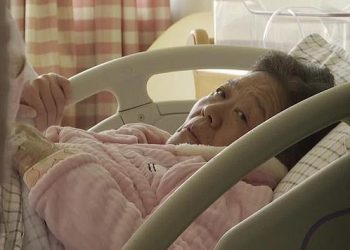 E rrallë/ 67-vjeçarja kineze bëhet nënë, vendos rekord botëror