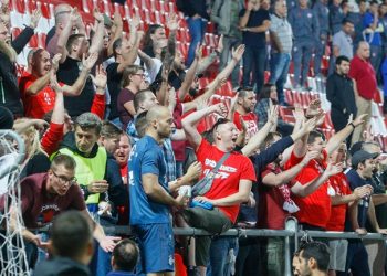 Pamje të rënda nga Athina, shihni çfarë ka ndodhur në ndeshjen Olimpiakos-Bajern (FOTO)