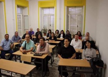 Gjirokastër, një brez gjimnazistësh ritakohen pas 30 vitesh tek “Asim Zeneli” (FOTO)