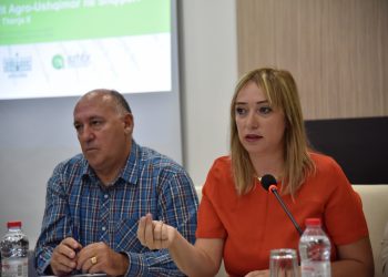 AZHBR prezanton në Gjirokastër programin IPARD II, financim për fermerët dhe agrobiznesin (FOTO)