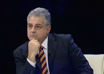 “Burra që shisni gratë tek dashnoret, ju lanë si qen, laheshit me sapunin e Rrogozhinës”