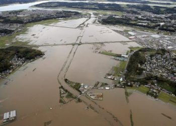 Mot i keq në Japoni, rrëshqitje dheu dhe vërshime ujërash, 10 persona pa jetë