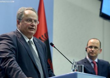 Negociatat, ish-ministri i Jashtëm grek paralajmëron BE-në: Do të jeni përgjegjës për çdo ndërlikim të ri në rajon