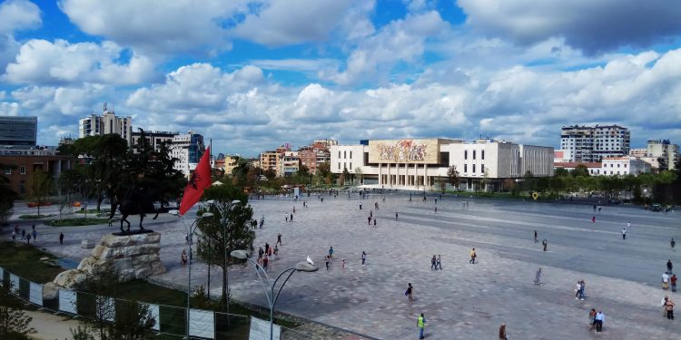 10 gënjeshtra që ne shqiptarët i besojmë dhe i trashëgojmë brez pas brezi