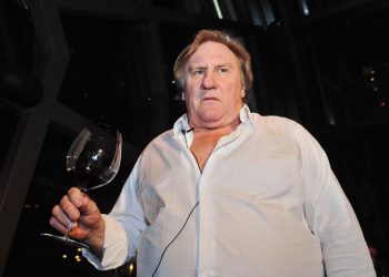 Mbërrin në Gjirokastër aktori i famshëm francez, Flamur Golemi i dorëzon nesër çelësin e qytetit