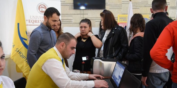 Nis pajisja me Kartë Studenti në Universitetin e Gjirokastrës (FOTO)
