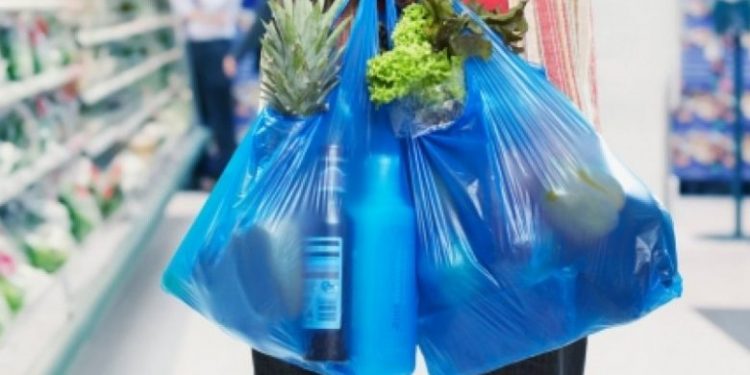Gati ligji: Gjobë nga 30 në 100 mijë lekë nëse përdorni qeset plastike