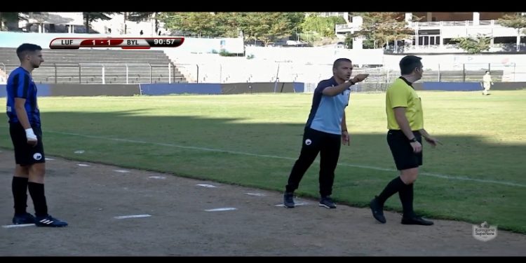 Çudira në Gjirokastër! Nuk kryhet ndërrimi për shkak të tabelës elektronike, acarohet trajneri grek